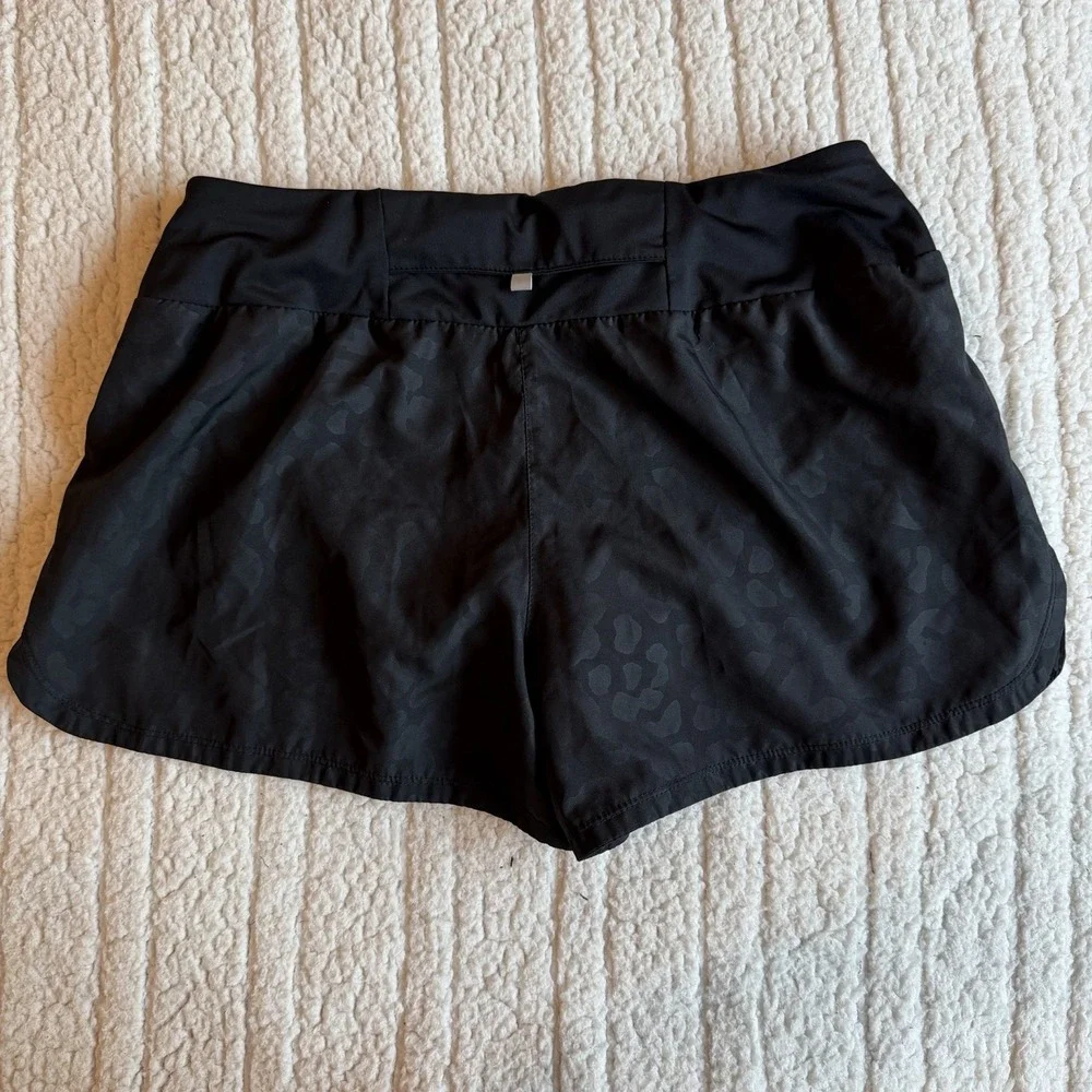 Nike Dri Fit Running Shorts Women Size Medium Black Subtle Animal Pattern Lining